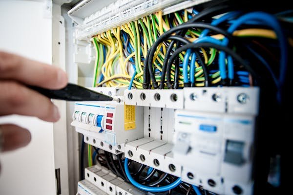 Formation habilitation électrique : maîtrisez la sécurité au travail